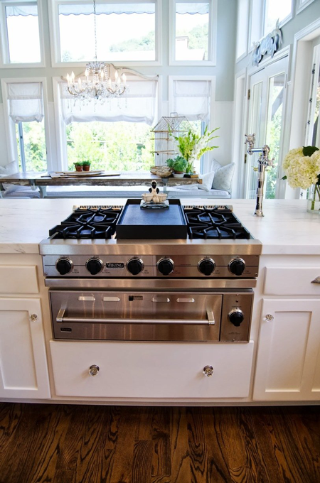 Viking Range top with dimensional backsplash - Transitional - Kitchen -  Milwaukee - by timothyj kitchen & bath, inc.